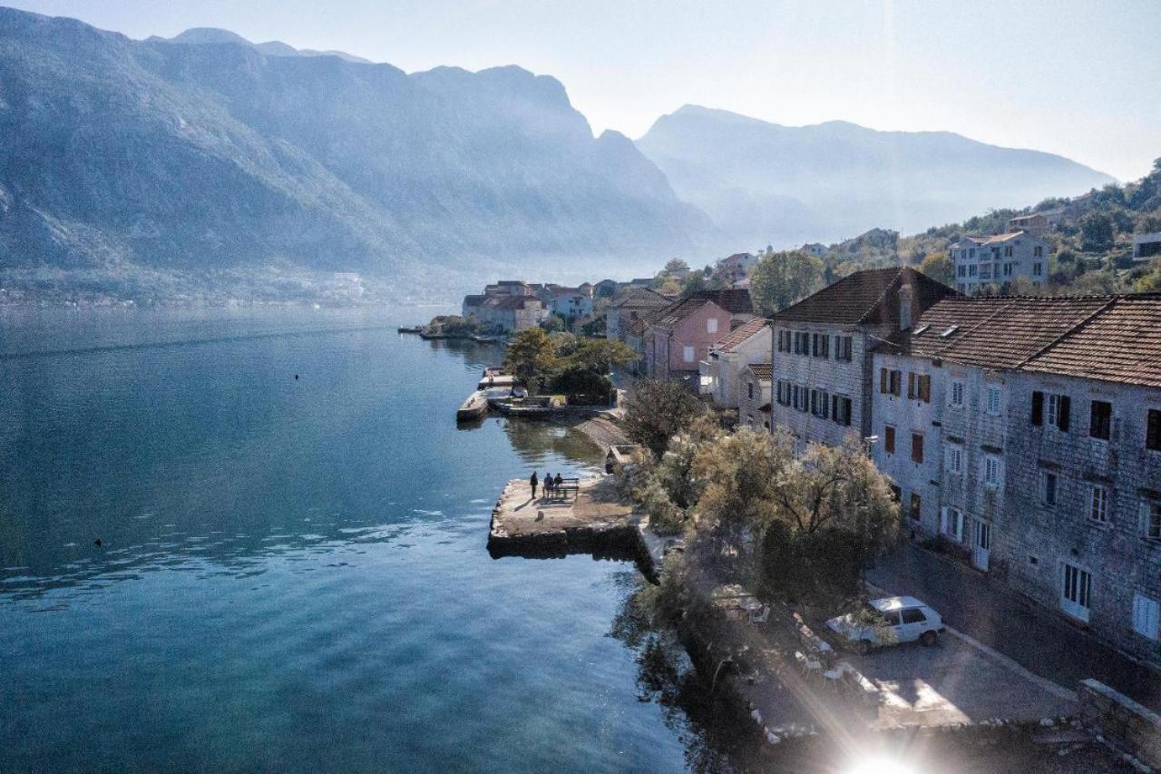 Cosy Traditional Waterfront Stone House Hotel Prcanj Exterior photo