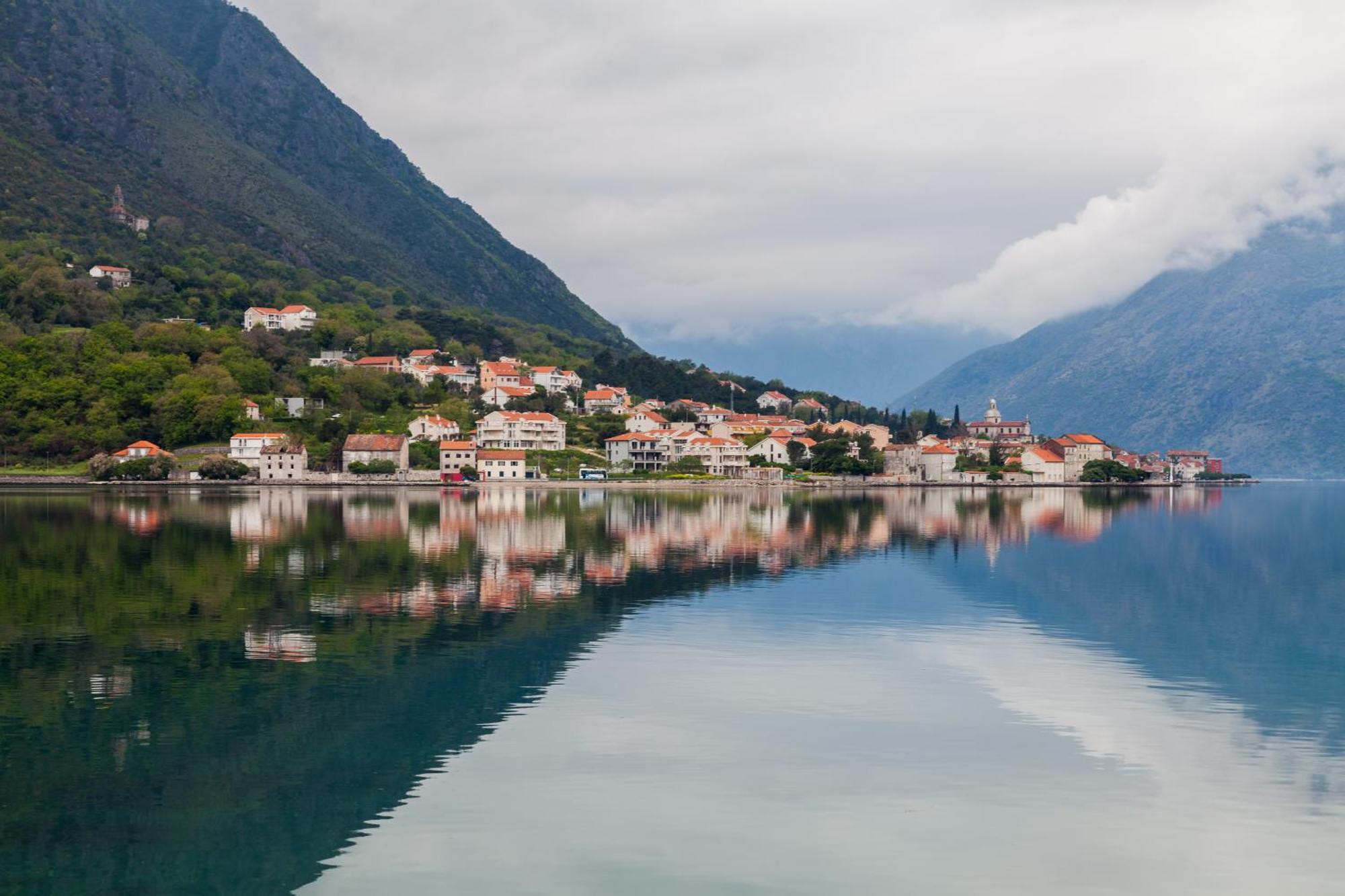 Cosy Traditional Waterfront Stone House Hotel Prcanj Exterior photo